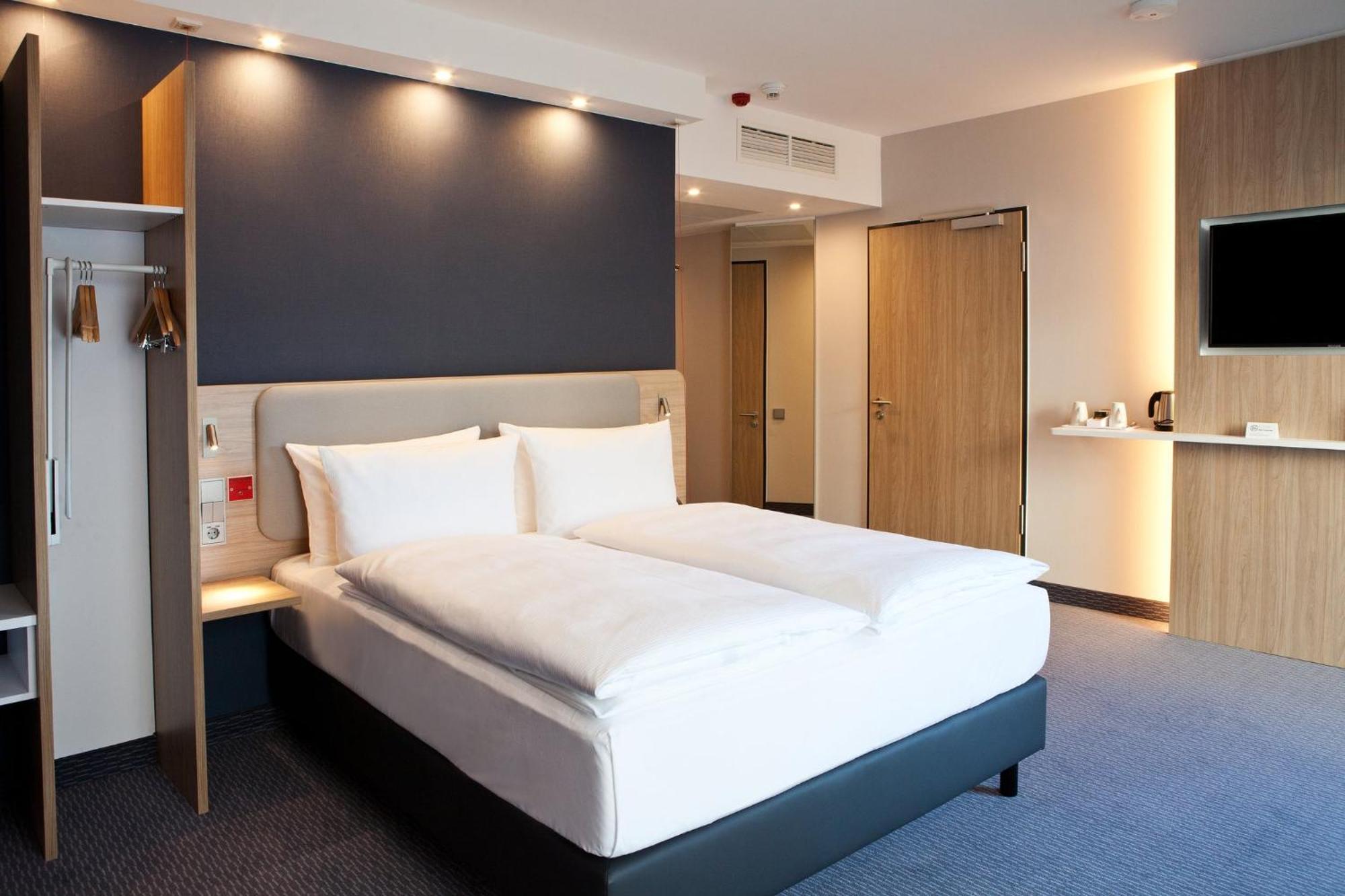 Express - By Ihg Отель