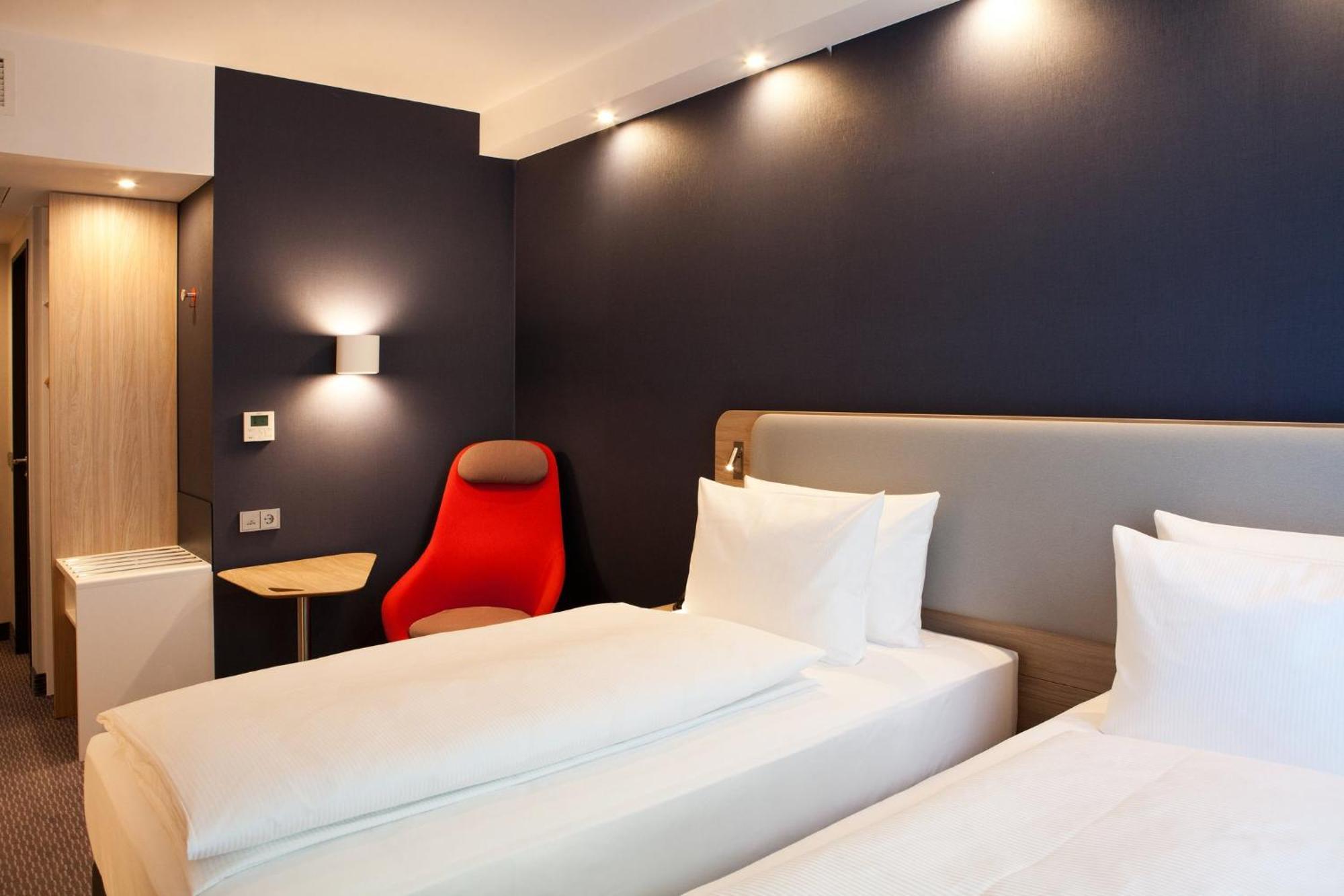 Отель Express - By Ihg 3*