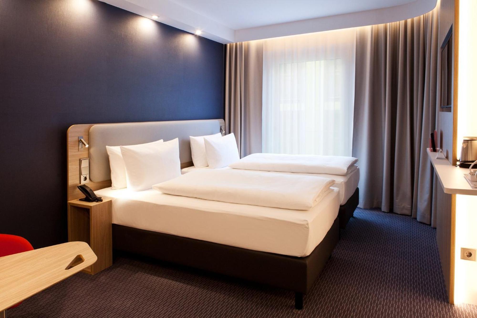 Отель Express - By Ihg 3*